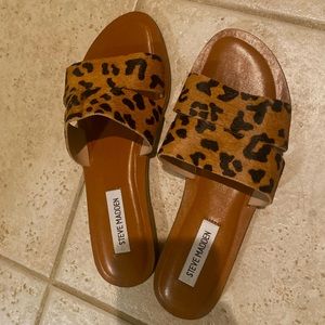 NWOT STEVE MADDEN SANDALS